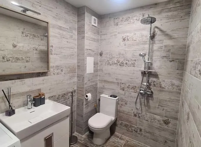 Fully Furnished Apartment-b7 فارنا