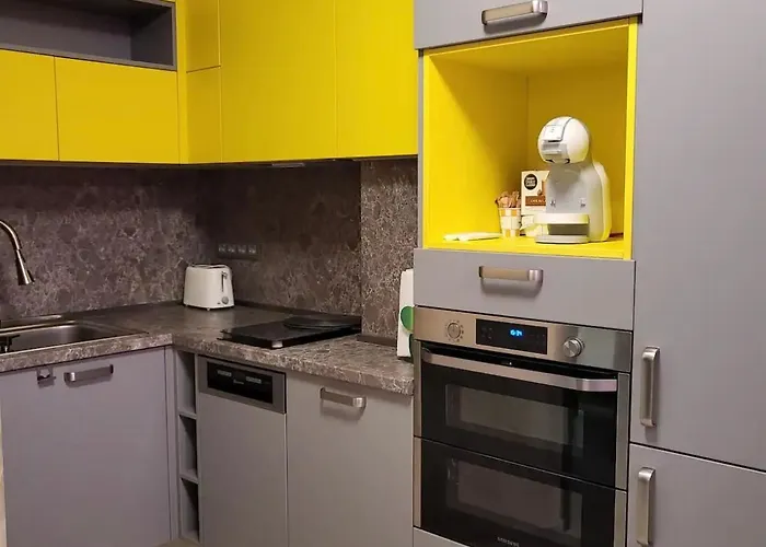 Fully Furnished Apartment-b7 شقة فارنا